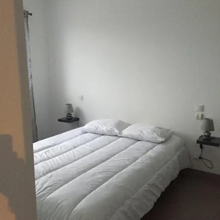 Villa De 2 Chambres A Lecci Avec Magnifique Vue Sur La Montagne Piscine Privee Jardin Clos A 4 Km De La Plage Willa *